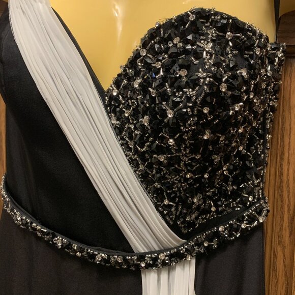 IMPERO COUTURE Euro size 46 Designer Formal Gown Black White Beaded One Shoulder - Picture 10 of 13